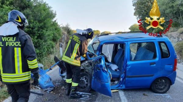 Italia. Român de 29 de ani, în stare gravă după ce s-a izbit cu mașina de un bolovan pe marginea străzii