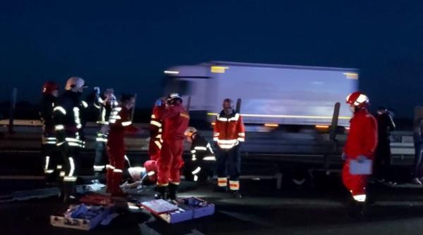 Microbuz cu 16 pasagerii, spulberat de un tir, înainte de vama Nădlac. O persoană a murit