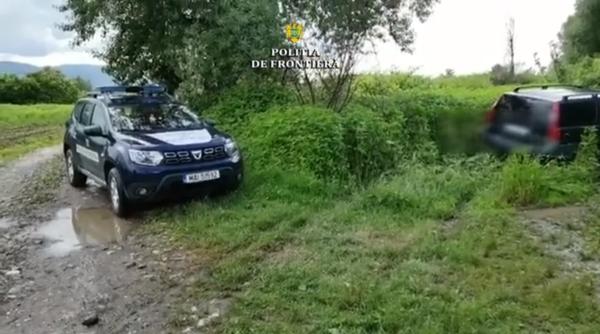 Bărbat urmărit de Poliția de Frontieră, a făcut un accident și a ajuns cu mașina în râu