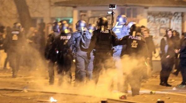 Germania. Zeci de poliţişti răniţi în ciocniri cu protestatari lângă o clădire ocupată ilegal în Berlin