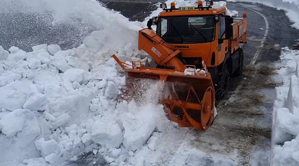 Iarnă în toată regula în România: Zăpada măsoară chiar și opt metri - VIDEO