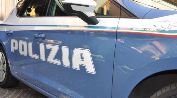 Italia. Metoda "Îmbrățișarea" lovește din nou. Doi români, care au furat un ceas Rolex, arestați