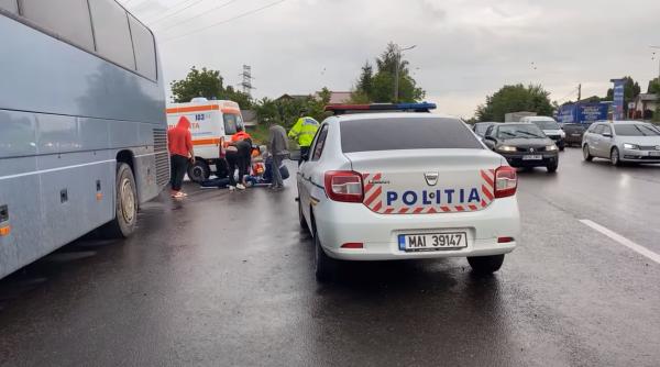 Român în comă, după ce a fost accidentat grav de un autocar pentru muncitori, la Iași