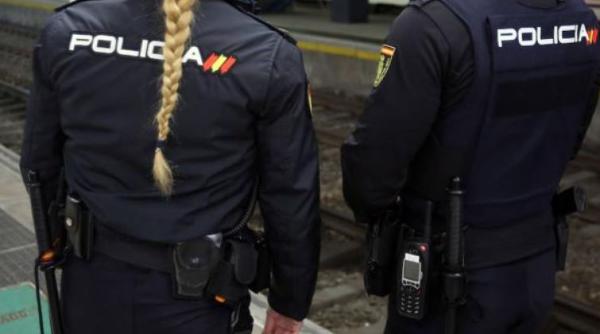 Spania. Trei români, dintre care un minor, arestați, după ce au sustras roata unui vehicul. Mașina lor era burdușită cu ceasuri și bijuterii furate