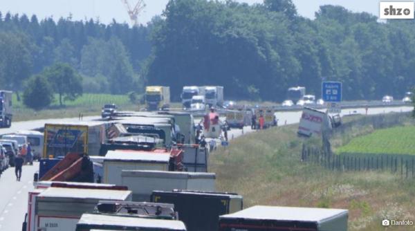 Germania. Un șofer român de TIR a murit la volan, în timp ce conducea. Camionul s-a oprit într-un câmp