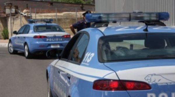 Italia. Un român beat s-a dat în spectacol pe o stradă. Arunca cu tot ce apuca în trecători și îi insulta 