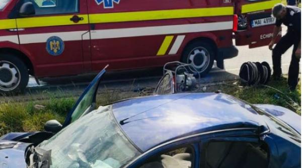 O avocată din Gorj a murit sub ochii fetițelor ei gemene. Mașina în care se aflau a intrat cu mașina într-un cap de pod