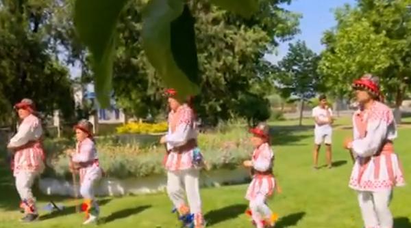 Tradiții și obiceiuri de Rusalii 2021. De ce se ung ușile cu usturoi