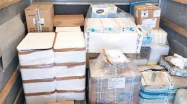 Peste 20 de pachete cu alimente din Italia, în drum spre România, confiscate: Erau transportate printre calculatoare