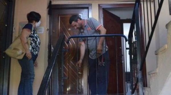 Bărbat, găsit mort lângă LIFT-ul dintr-un bloc din București