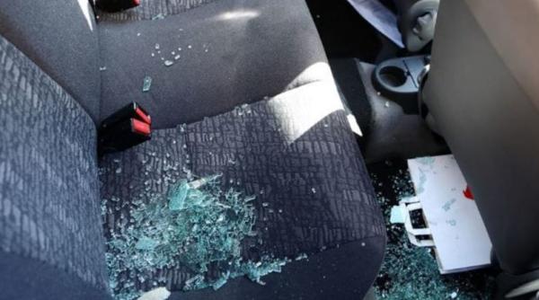 Italia. Un român, supărat că nu a fost lăsat să intre în casă, și-a vărsat furia pe un automobil parcat 