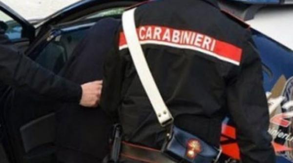 Italia. Român, arestat la trei ani de la comiterea unei infracțiuni. A rănit și jefuit o tânără, care scotea bani de la bancomat  