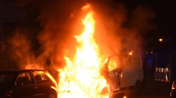 Panică în Târnăveni: Un autobuz plin cu pasageri a luat FOC în mers