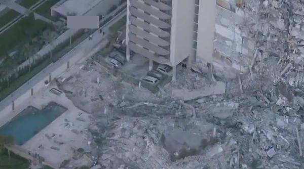 SUA. Peste o SUTĂ de dispăruţi şi un mort după ce o clădire s-a prăbuşit. Căutările ar putea dura ''cel puţin o săptămână'' - VIDEO