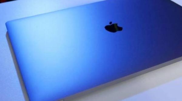 Italia. Doi români au sustras un laptop, de peste 1.300 de euro, chiar sub ochii agenților de securitate dintr-un magazin 