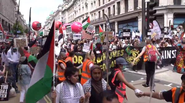 Protest uriaș în Londra. Mii de oameni pe străzi. A început arestarea manifestanților. Video