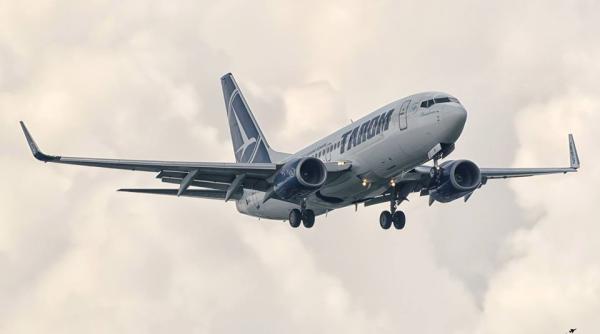 Zbor de ZECE ore de la Bucureşti la Cluj-Napoca din cauza furtunilor. Cursa a avut două escale în ţară