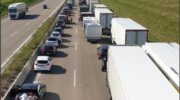 Aglomerație în vămi. 142.800 de persoane, cetățeni români și străini, au traversat, în ultima zi, frontiera României