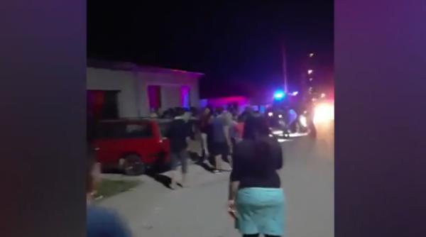 Alegeri parţiale cu scandal într-o localitate din România. Un poliţist a fost lovit cu maşina de un individ fără permis