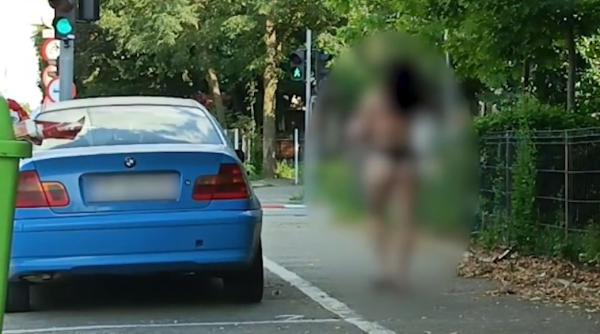 O femeie s-a plimbat doar în lenjerie intimă, pe străzile din Alexandria