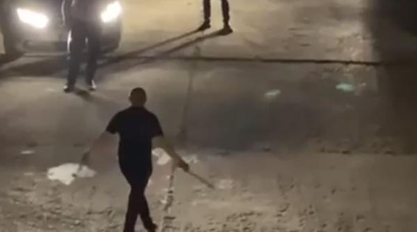 Un bărbat din Vaslui, înarmat cu două securi, și-a amenințat fosta iubită. Polițiștii au folosit spray-uri lacrimogene