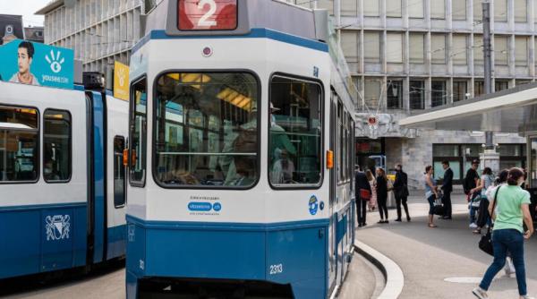 Un pasager mort a călătorit ore întregi cu tramvaiul, prin Zurich, şi nimeni nu a observat 