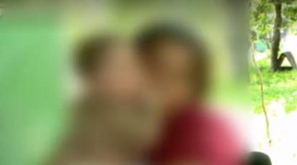 Fetița de 8 ani din Iași, fugită de acasă, spune că a fost abuzată de concubinii mamei: Molestări de la patru parteneri ai femeii