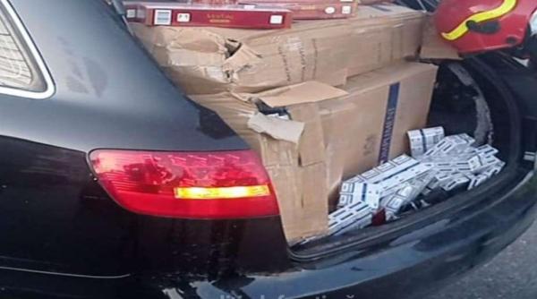 Microbuz cu pasageri, acroșat de un automobil, urmărit în trafic de poliţiştii de frontieră. Patru persoane au fost rănite