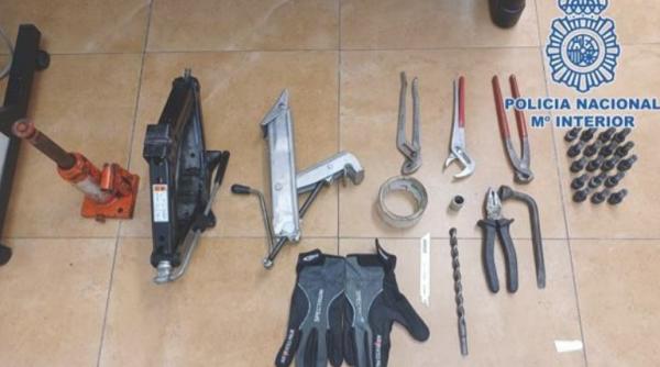 Spania. Grupare, din care făcea parte și un român, specializată în furtul de catalizatoare auto, destructurată