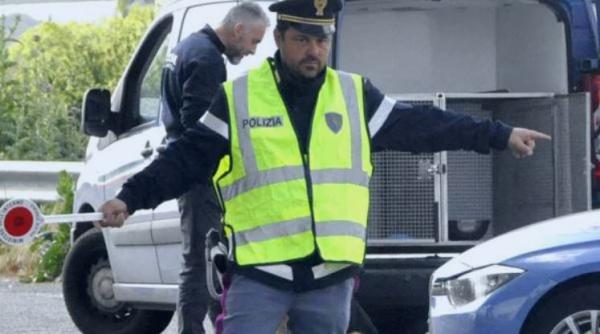 Italia. Un român, căutat în toată Europa, tras pe dreapta de polițiști. Bărbatul vorbea la telefon în timp ce conducea