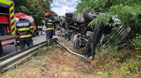 Șofer de TIR turc, mort după ce camionul pe care îl conducea s-a răsturnat lângă Arad
