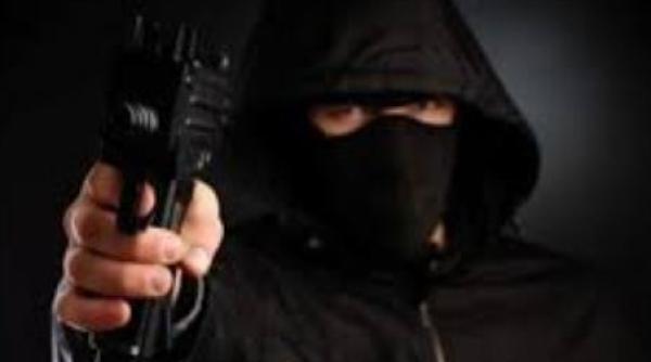 Italia. Român de 29 de ani, bătut crunt de trei conaționali chiar în fața casei: Atacatorii aveau cagule pe față