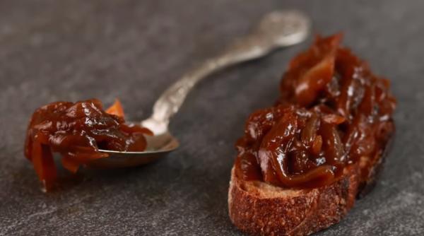 Adaugă bicarbonat de sodiu când gătești cu ceapă sau roșii: Secretul marilor bucătari a fost aflat