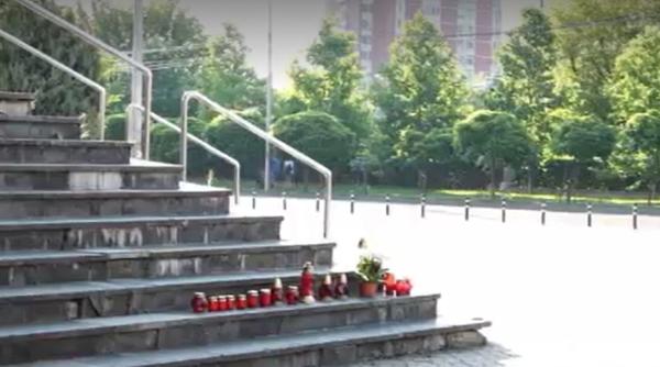 Au fost aprinse lumânări în fața Judecătoriei din Baia Mare, după ce șoferul care a zdrobit doi soți a fost eliberat