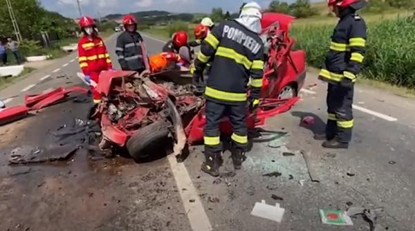 Bărbat, mort într-un accident rutier la Mihăieşti. Soția și fetița de 4 ani, grav rănite 