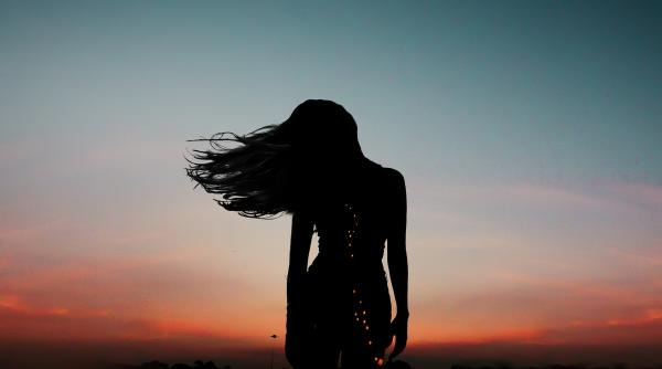 Horoscop. Cele trei zodii favorizate de Luna Nouă în Rac. Veţi fi protejate de loviturile emoţionale