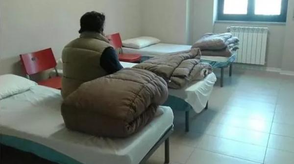 Italia. Mario, românul fără adăpost care a dus la poliție portofelul cu 500 de euro găsit, recompensat cu o slujbă