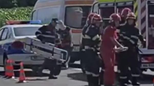 Soț și soție, morți pe loc într-un accident grav la Iași. Mașina în care se aflau a lovit frontal o dubă