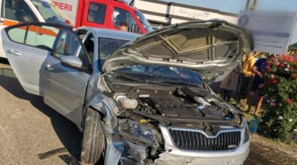 Trei români, răniți, într-un accident rutier grav. Coliziune între două automobile, în județul Suceava