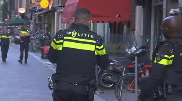 Olanda. Suspecţii în cazul jurnalistului împuşcat în Amsterdam rămân după gratii