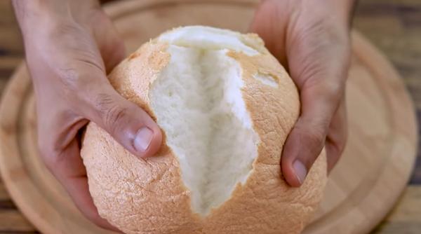 Pâinea „nor”, rețeta virală de pe TikTok, care nu îngrașă. Cea mai simplă și nouă tedință din doar trei ingrediente