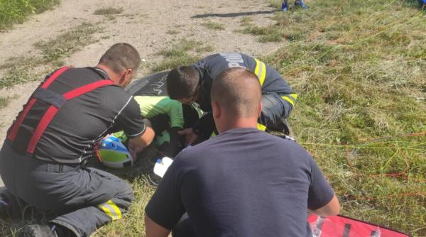 Bărbat  prăbuşit cu parapanta în județul Neamț. Salvatorii, intervenție de urgență