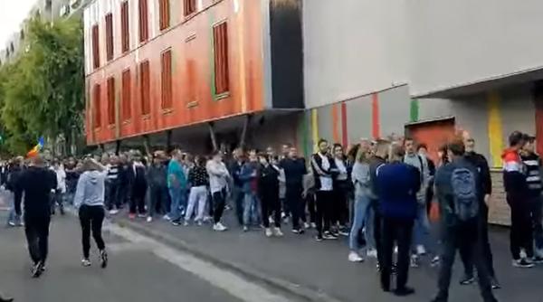 Alegeri Republica Moldova. Cozi la secțiile de votare din diaspora. Lupta se dă între pro-europeni și pro-ruși - VIDEO