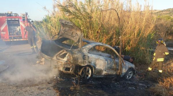 Italia. Români, la un pas de tragedie după ce mașina în care erau a fost cuprinsă de flăcări