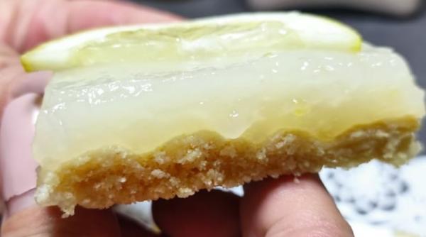 Tarta de lămâie. Fără ouă și fără unt. O felie are doar 150 de calorii. Un desert senzațional de vară