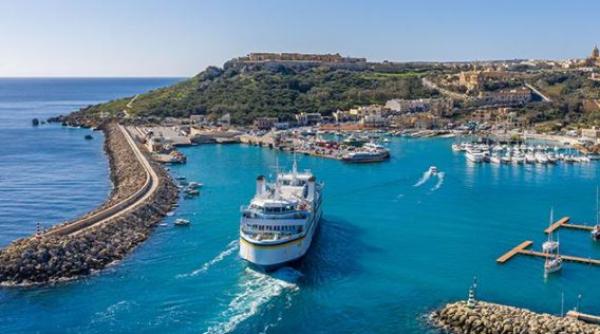 Malta îşi redeschide frontierele pentru persoanele nevaccinate, dar le impune carantina  