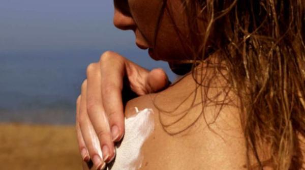 Te-ai ars la soare? Cum să-ți calmezi durerea cu remedii, pe care le ai la îndemână