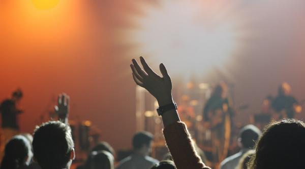 Olanda. Peste o mie de persoane, infectate cu COVID-19 la un festival de muzică