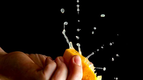 Amestecă sucul unei lămâi cu un vârf de bicarbonat de sodiu. Rezultat spectaculos!