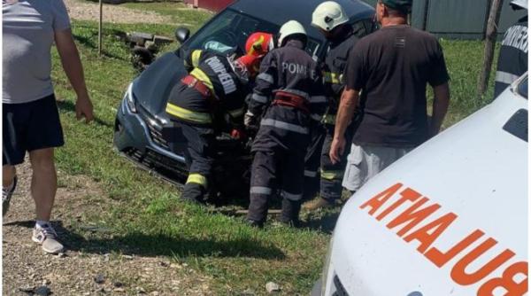 Doi pensionari au ajuns la spital, în urma unui accident rutier. Coliziune frontală între două mașini în Neamț